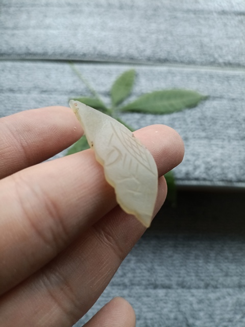 古玩玉器清代和田玉雕“刀”花飾拍賣,當前價格350元