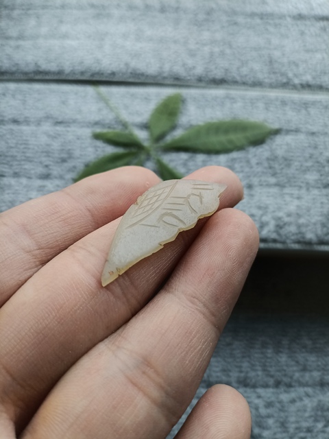 古玩玉器清代和田玉雕“刀”花飾拍賣,當前價格350元