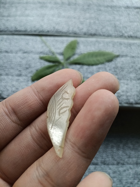 古玩玉器清代和田玉雕“刀”花飾拍賣,當前價格350元