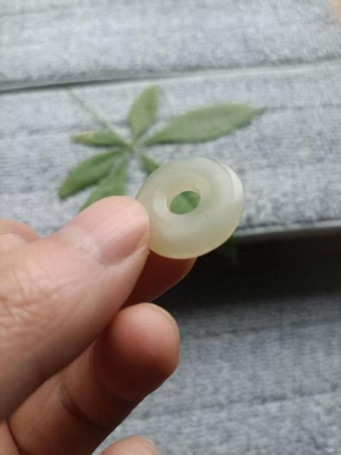 古玩玉器（虧本放漏）清代和田白玉雕“平安扣”拍賣，當前價格600元