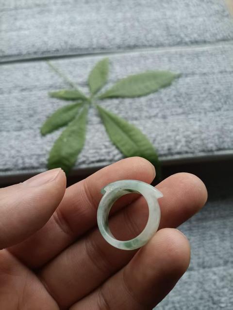 古玩玉器（虧本放漏）清代天然翡翠戒指拍賣，當前價格900元