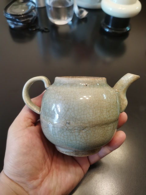 古玩陶瓷明代晚期?哥釉茶壺拍賣,當(dāng)前價格760元