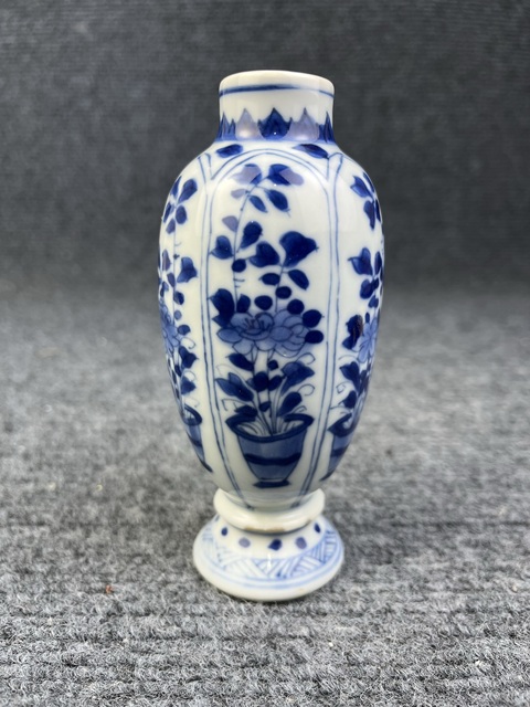 古玩陶瓷康熙青花開窗四季花卉紋賞瓶拍賣,當前價格4988元