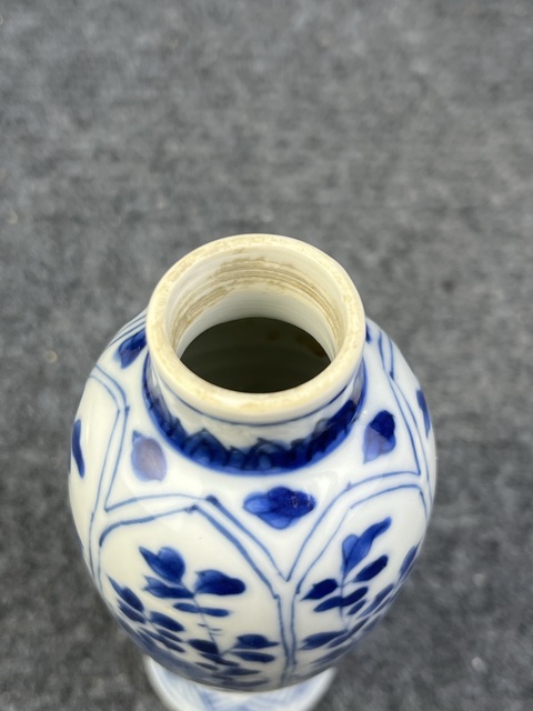 古玩陶瓷康熙青花開窗四季花卉紋賞瓶拍賣,當前價格4988元