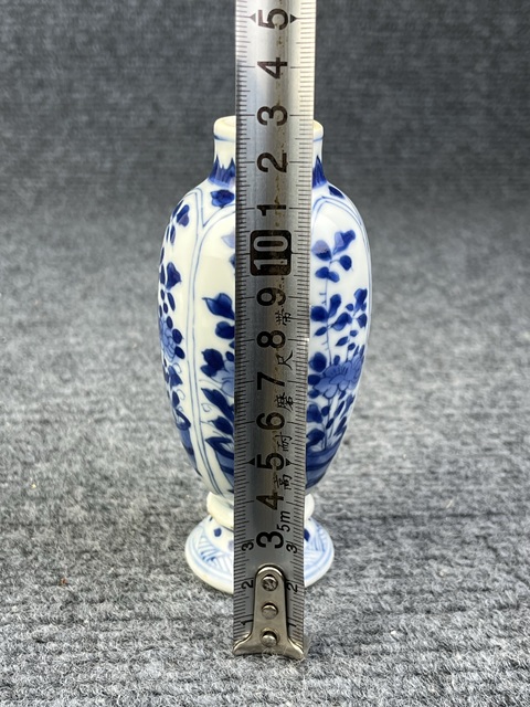 古玩陶瓷康熙青花開窗四季花卉紋賞瓶拍賣,當前價格4988元