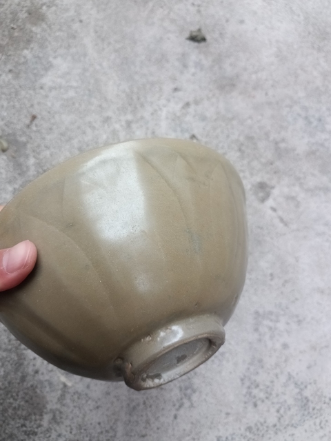 古玩陶瓷宋龍泉青瓷刻仰蓮紋碗拍賣,當(dāng)前價(jià)格6000元