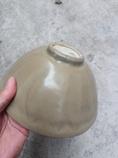 古玩陶瓷宋龍泉青瓷刻仰蓮紋碗拍賣,當(dāng)前價(jià)格6000元