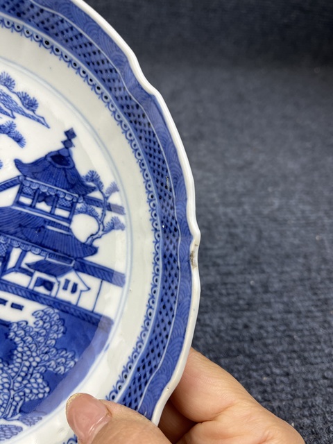 古玩陶瓷乾隆青花亭臺樓閣人物紋盤拍賣,當前價格2388元