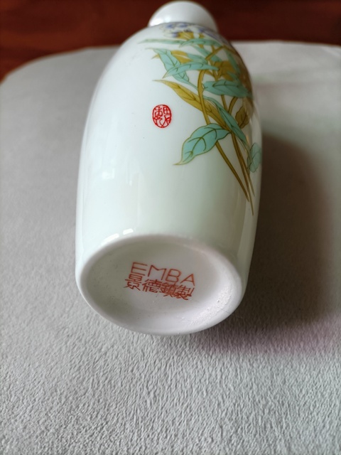 古玩陶瓷彩繪花卉紋蛋殼瓷瓶拍賣,當前價格368元