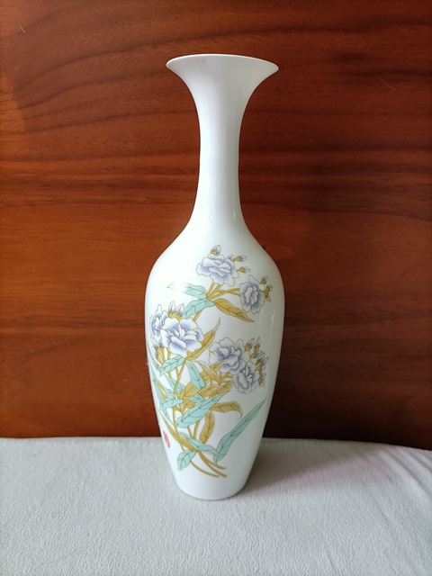 古玩陶瓷彩繪花卉紋蛋殼瓷瓶拍賣,當前價格368元