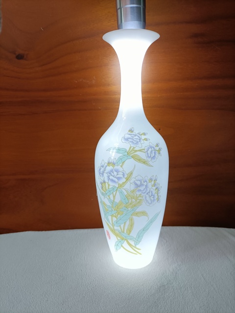 古玩陶瓷彩繪花卉紋蛋殼瓷瓶拍賣,當前價格368元