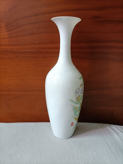 古玩陶瓷彩繪花卉紋蛋殼瓷瓶拍賣,當前價格368元