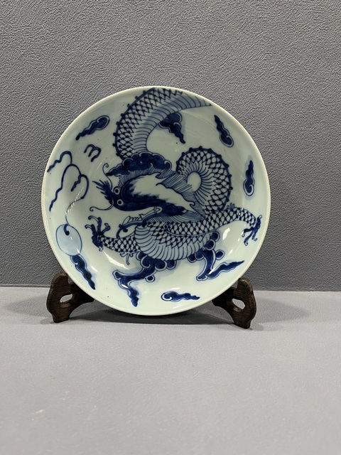 古玩陶瓷雍乾·青花過墻龍紋盤真品鑒賞圖