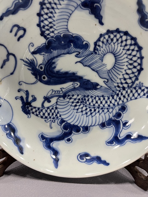 古玩陶瓷雍乾·青花過墻龍紋盤真品鑒賞圖