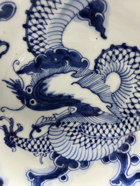 古玩陶瓷雍乾·青花過墻龍紋盤真品鑒賞圖