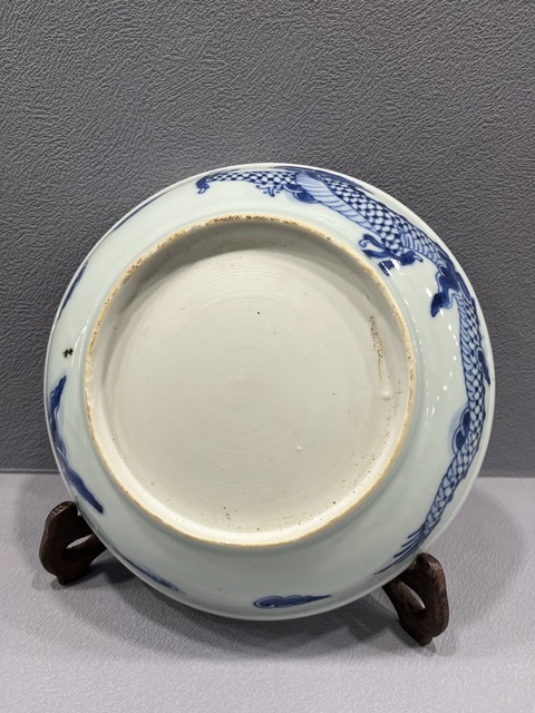 古玩陶瓷雍乾·青花過墻龍紋盤真品鑒賞圖