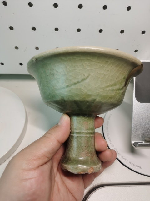 古玩陶瓷元末明初?龍泉青瓷刻花高足杯拍賣,當前價格2300元
