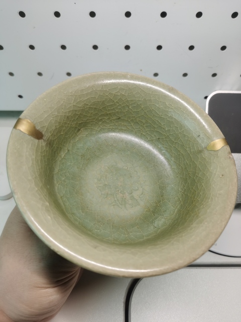 古玩陶瓷元末明初?龍泉青瓷刻花高足杯拍賣,當前價格2300元