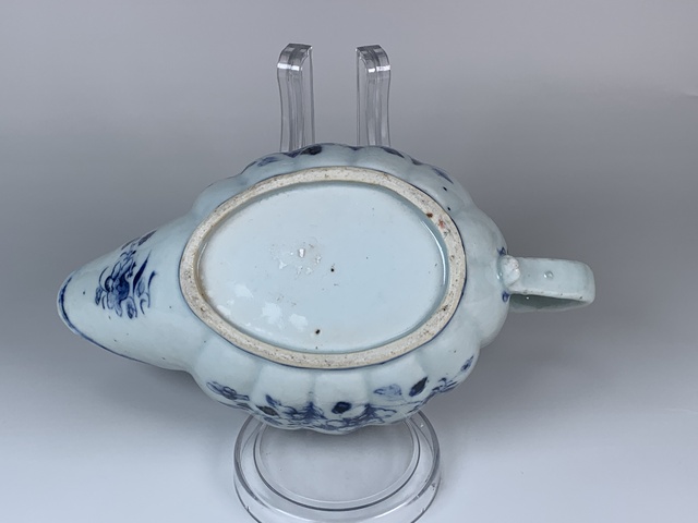古玩陶瓷清乾隆·青花洞石花卉紋花澆拍賣，當前價格1008元