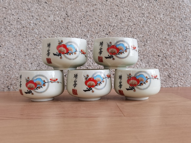 古玩陶瓷梅紋杯一組拍賣,當(dāng)前價格260元