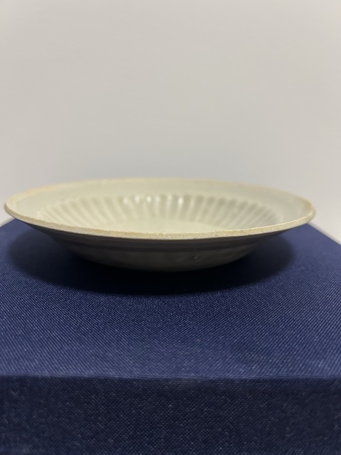 古玩陶瓷宋·湖田窯菊瓣折沿盤拍賣,當(dāng)前價格3000元
