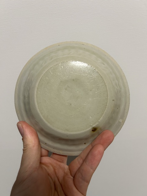 古玩陶瓷南宋湖田窯菊瓣折沿盤拍賣，當(dāng)前價(jià)格3000元