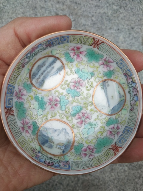 古玩陶瓷清末民國醉經(jīng)堂置款粉彩纏枝花卉開光山水紋盤拍賣，當(dāng)前價(jià)格6500元