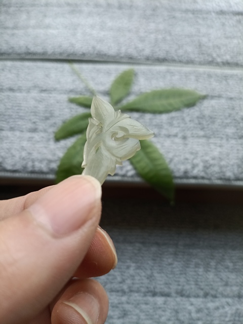 古玩玉器（大幾百的）清代和田玉雕“花片”拍賣，當前價格108元