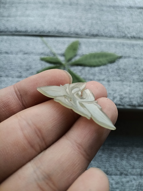 古玩玉器（大幾百的）清代和田玉雕“花片”拍賣，當前價格108元