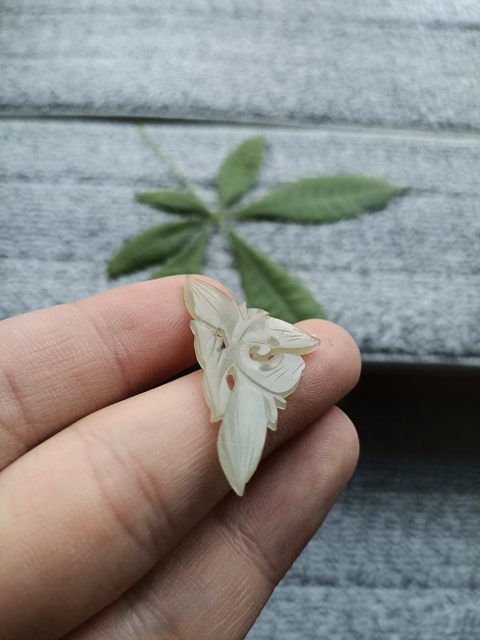古玩玉器（大幾百的）清代和田玉雕“花片”拍賣，當前價格108元
