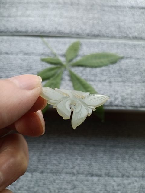 古玩玉器（大幾百的）清代和田玉雕“花片”拍賣，當前價格108元
