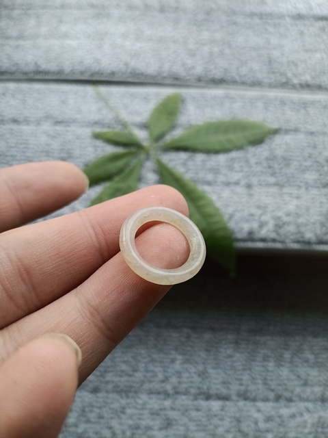 古玩玉器（放漏）清代和田白玉雕“素紋環”自己編的拍賣，當前價格1300元