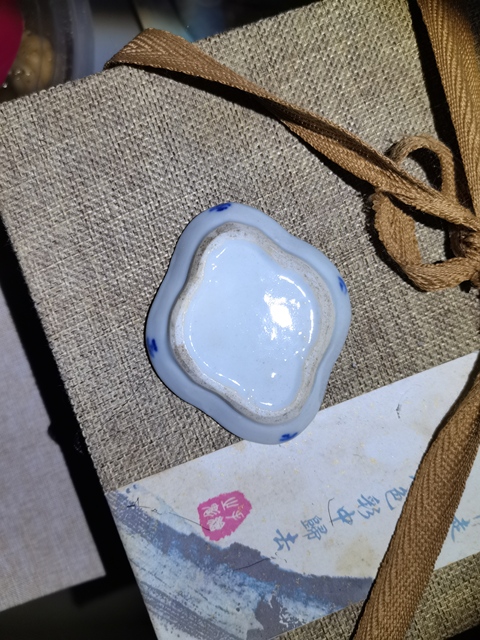 古玩陶瓷乾隆青花海棠型筆添拍賣，當前價格799元