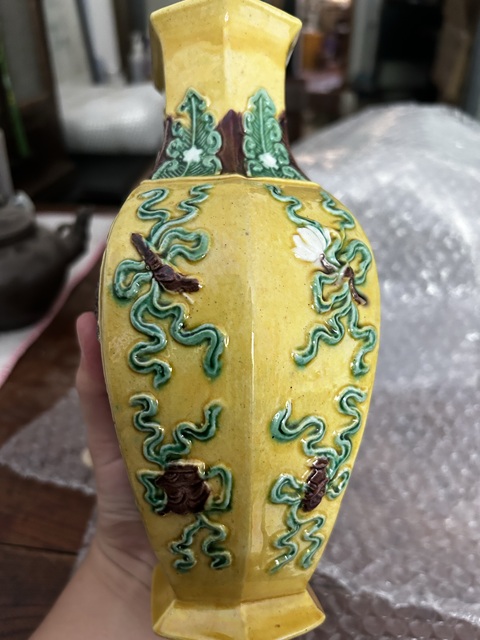 古玩陶瓷魚龍變化素三彩六方瓶拍賣，當前價格2800元