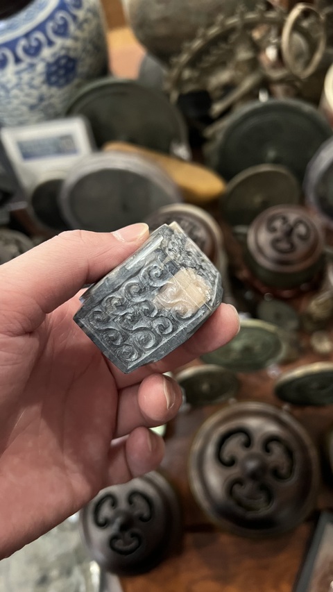 古玩玉器戰(zhàn)國玉雕“勾連紋琮”拍賣,當前價格1399元