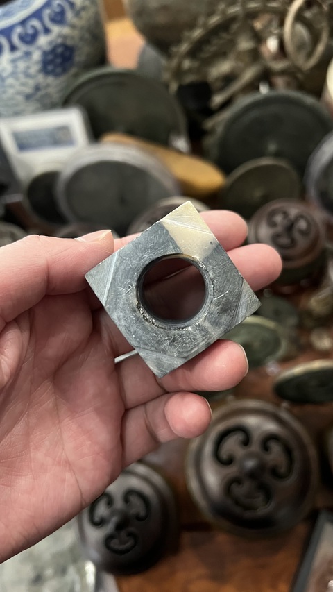 古玩玉器戰(zhàn)國玉雕“勾連紋琮”拍賣,當前價格1399元