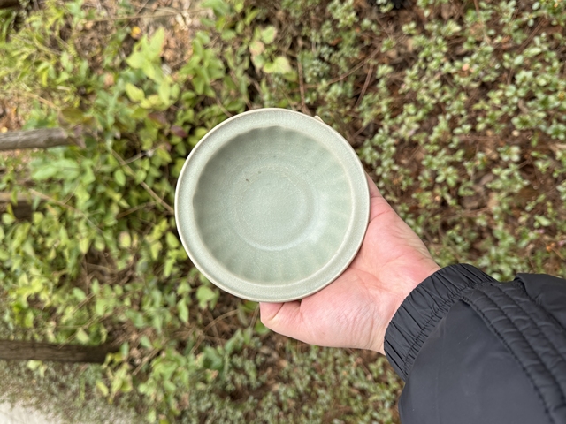 古玩陶瓷宋元·龍泉青釉菊瓣紋折沿洗拍賣,當(dāng)前價(jià)格9999元