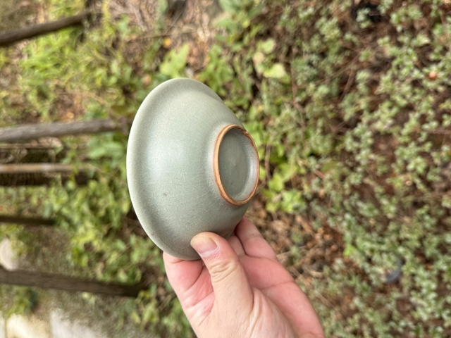 古玩陶瓷宋元·龍泉青釉菊瓣紋折沿洗拍賣,當(dāng)前價(jià)格9999元