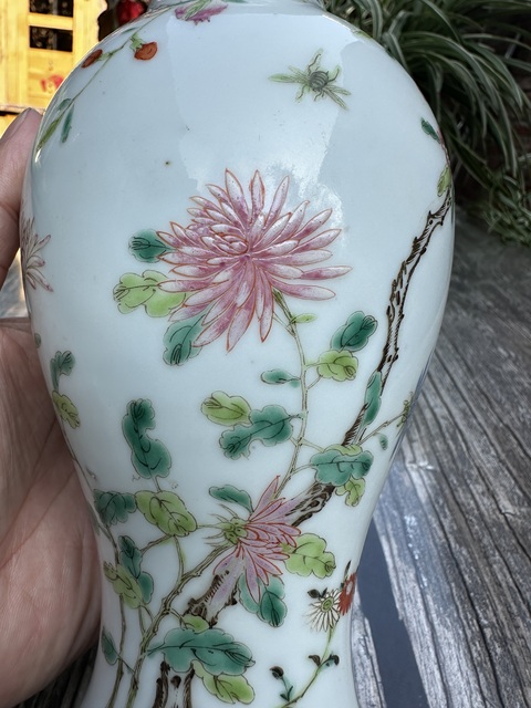 古玩陶瓷民國洪憲細路九秋石榴圖粉彩觀音瓶拍賣,當前價格6555元