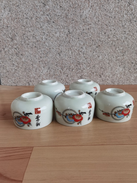 古玩陶瓷梅紋杯一組拍賣,當(dāng)前價格260元
