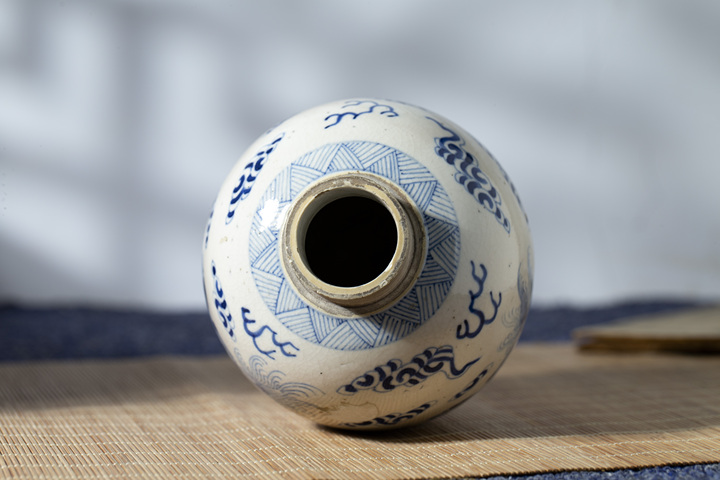 古玩陶瓷清晚·煨瓷青花獅子繡球紋罐拍賣,當前價格1476元