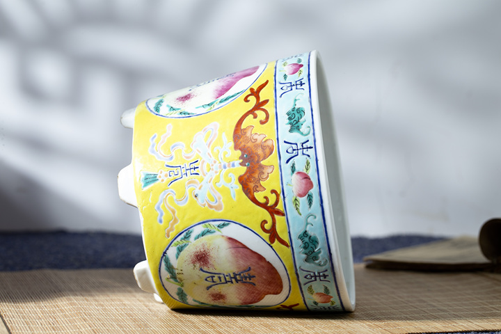 古玩陶瓷晚清·黃地粉彩福壽紋花盆拍賣，當前價格9380元
