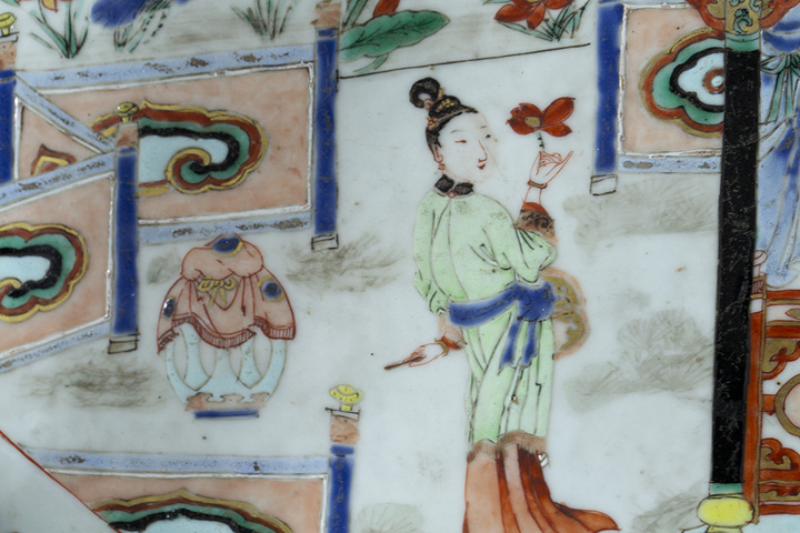 古玩陶瓷清乾隆·粉彩仕女賞花紋八方盤拍賣，當前價格1194元