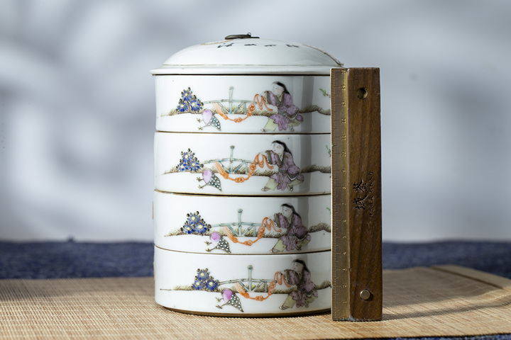 古玩陶瓷民國·粉彩合和二仙紋四節蓋盒拍賣，當前價格548元