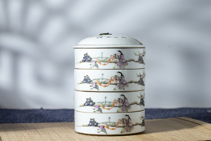 古玩陶瓷民國·粉彩合和二仙紋四節蓋盒拍賣，當前價格548元