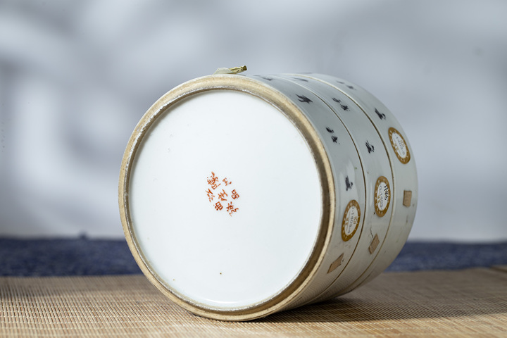 古玩陶瓷民國·粉彩合和二仙紋四節蓋盒拍賣，當前價格548元