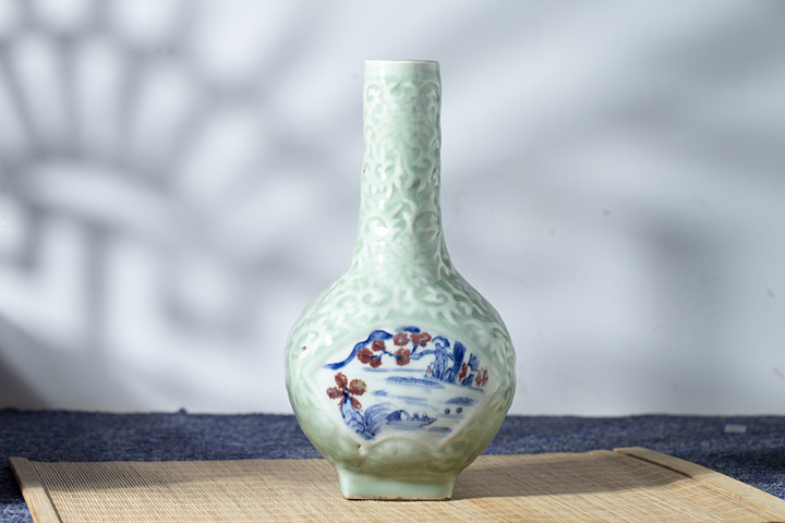 古玩陶瓷清末民初·青釉暗刻開窗青花釉里紅山水花卉紋瓶拍賣，當前價格16000元