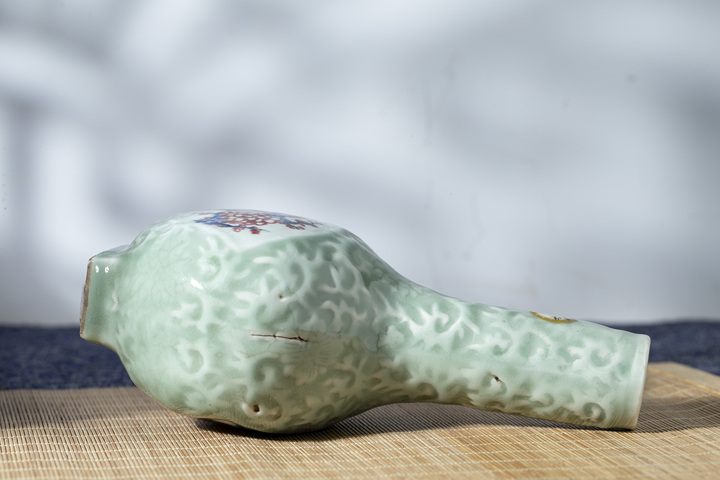 古玩陶瓷清末民初·青釉暗刻開窗青花釉里紅山水花卉紋瓶拍賣，當前價格16000元