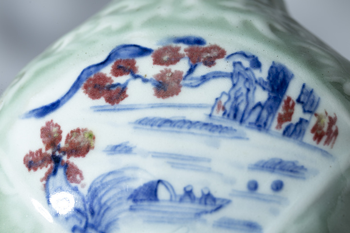 古玩陶瓷清末民初·青釉暗刻開窗青花釉里紅山水花卉紋瓶拍賣，當前價格16000元
