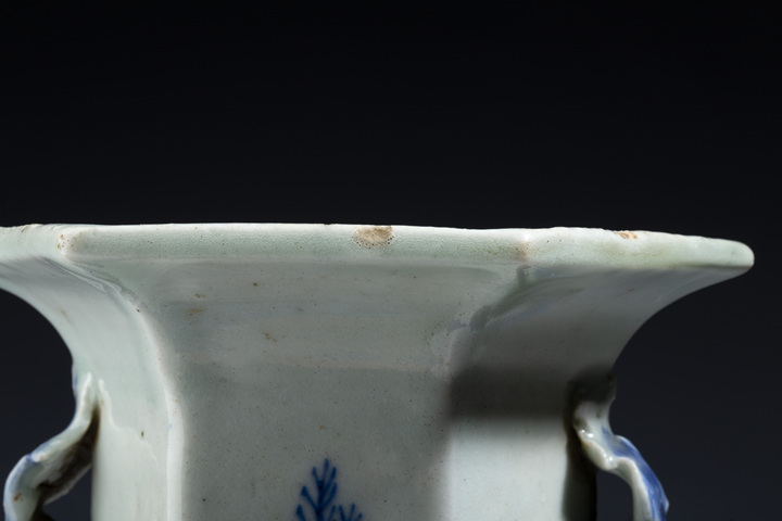 古玩陶瓷清晚·青花通景山水人物紋獅耳六方瓶拍賣，當前價格1788元